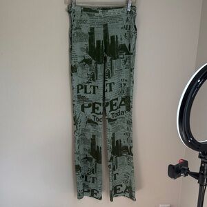PrettyLittleThing Olive Graphic Print Pants